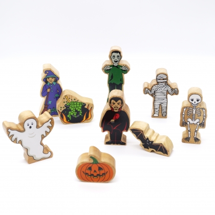 Wooden Halloween playset - 9 figures