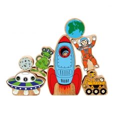 Wooden space playset - 7 figures